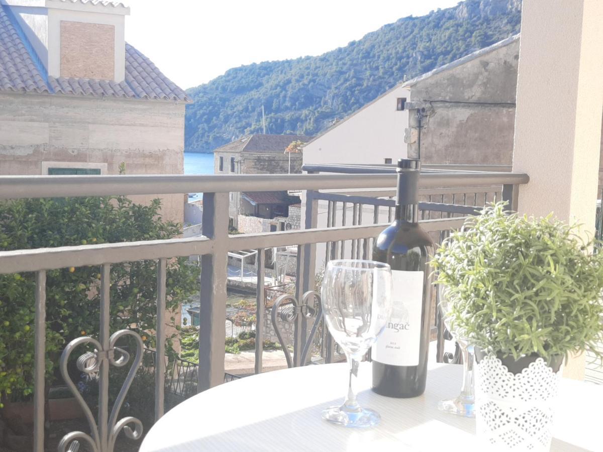 Apartments Villa Beba 코미자 외부 사진